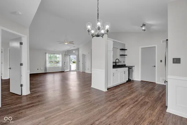 2330 Lakecrest DR, Columbus, IN 47201