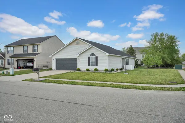 2330 Lakecrest DR, Columbus, IN 47201