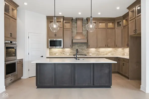 6065 Johnson RD, Zionsville, IN 46077