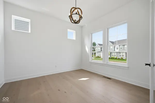 6065 Johnson RD, Zionsville, IN 46077