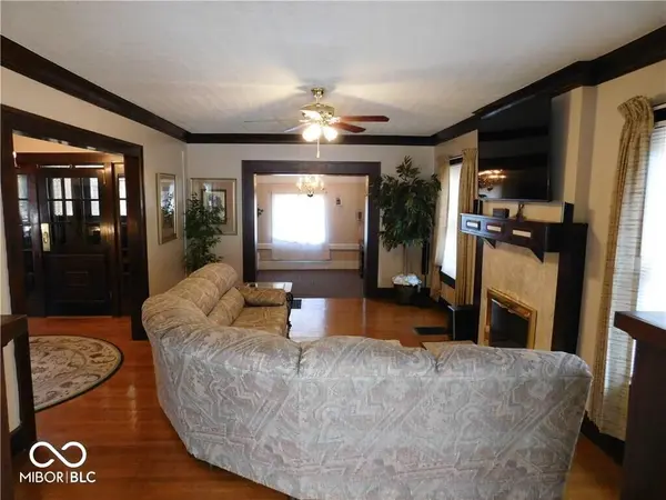 909 E 38th ST, Indianapolis, IN 46205