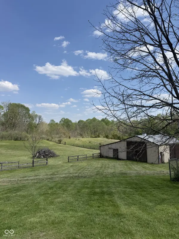 7811 S Sanes RD, Connersville, IN 47331