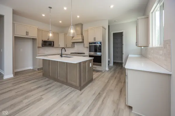 5591 Brook Hill RD, Avon, IN 46123