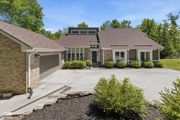 8631 Bay Colony DR, Indianapolis, IN 46234