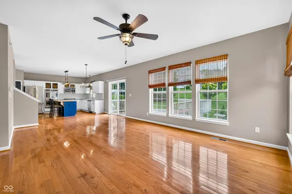 697 Lake Vista DR, Columbus, IN 47201