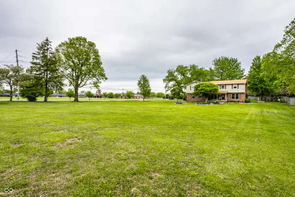 1185 Starkey RD, Zionsville, IN 46077