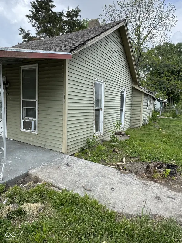 304 E Franklin ST, IN 47272