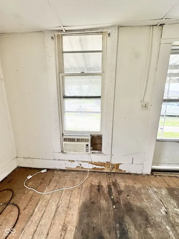 304 E Franklin ST, IN 47272
