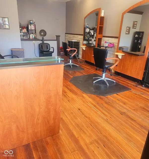 6 E Mill ST, Carthage, IN 46115