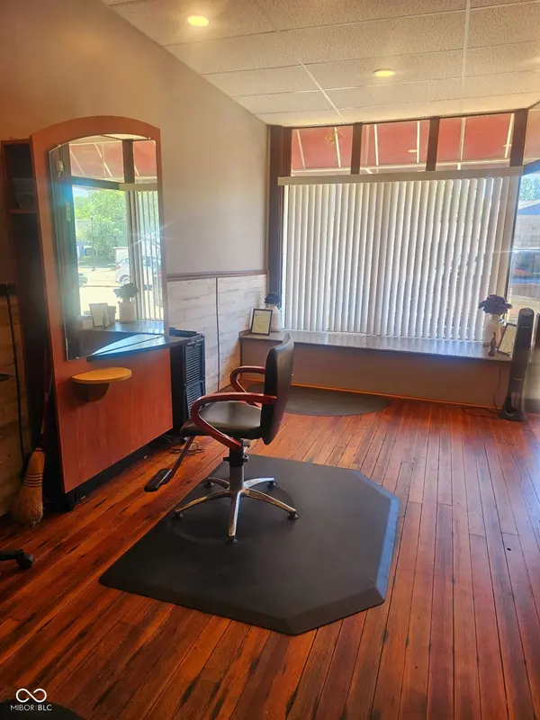 6 E Mill ST, Carthage, IN 46115