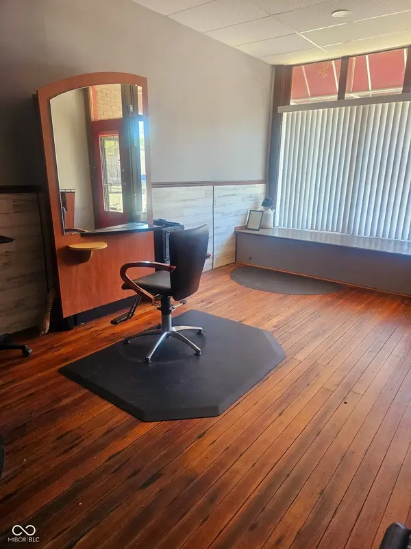 6 E Mill ST, Carthage, IN 46115