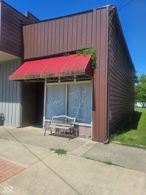 6 E Mill ST, Carthage, IN 46115