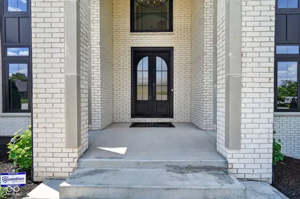 9214 Bluestone CIR, Indianapolis, IN 46236