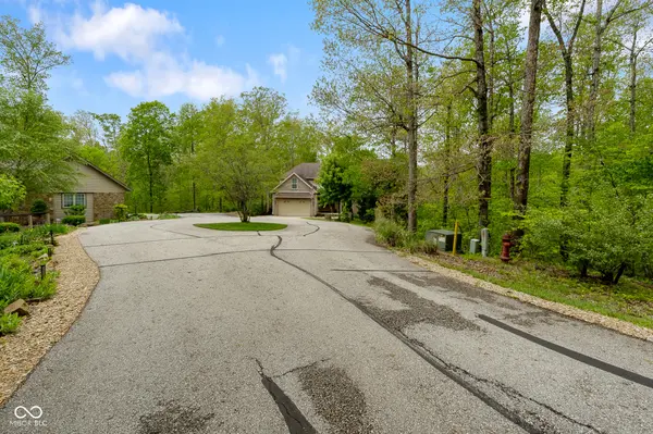 151 Hilltop LN, Nashville, IN 47448