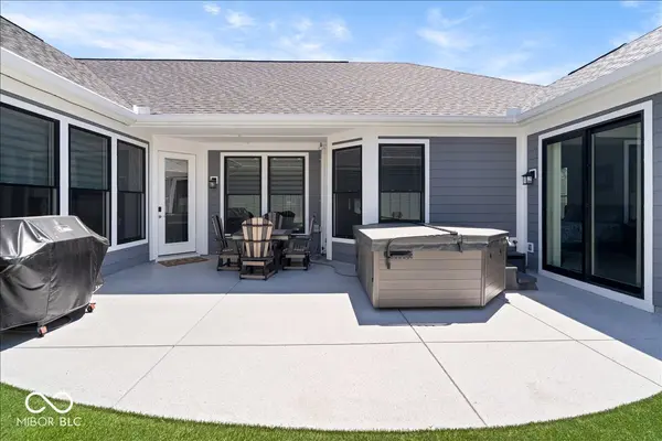 9163 Bryce CIR, Zionsville, IN 46077