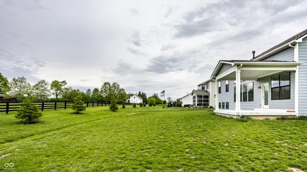 5378 Rose DR, Zionsville, IN 46077