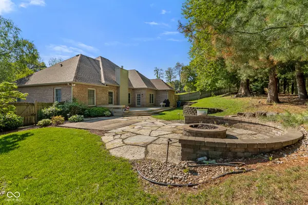 2545 Eisenhower LN, Terre Haute, IN 47803