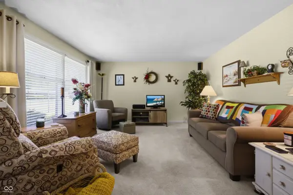 2820 Wedgewood DR, Columbus, IN 47203