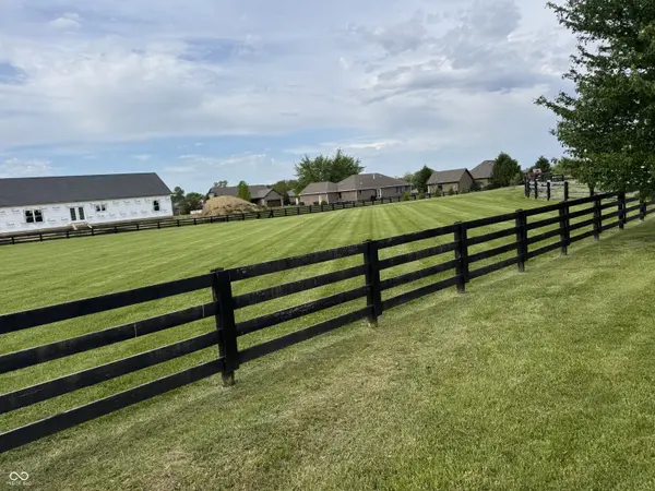 1075 E Greyhawk LN, Greensburg, IN 47240