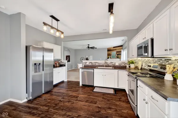 1216 King Maple DR, Greenfield, IN 46140