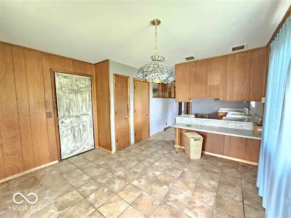 1009 Eastcrest DR, Greentown, IN 46936