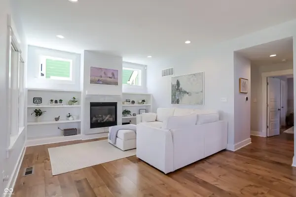 10472 Lower Garden WAY, Zionsville, IN 46077
