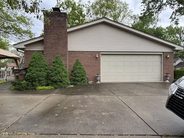 1525 South DR, Columbus, IN 47201