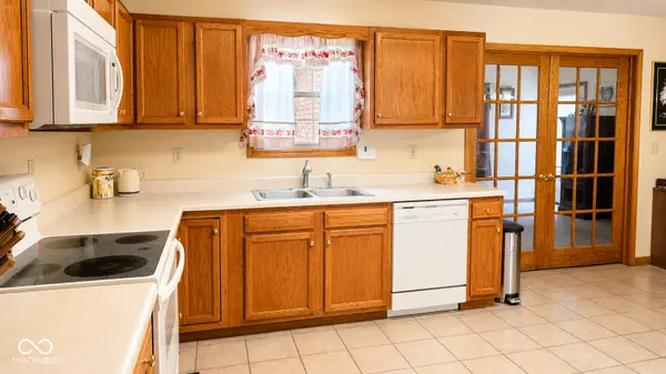 210 Bishop DR, Seymour, IN 47274