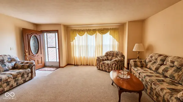 210 Bishop DR, Seymour, IN 47274