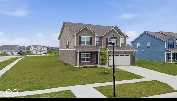 975 Bent Branch LN, Greenwood, IN 46143