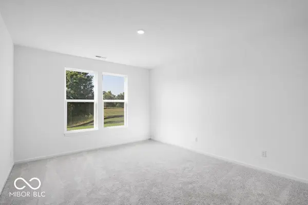 11131 Dressage WAY, Indianapolis, IN 46239