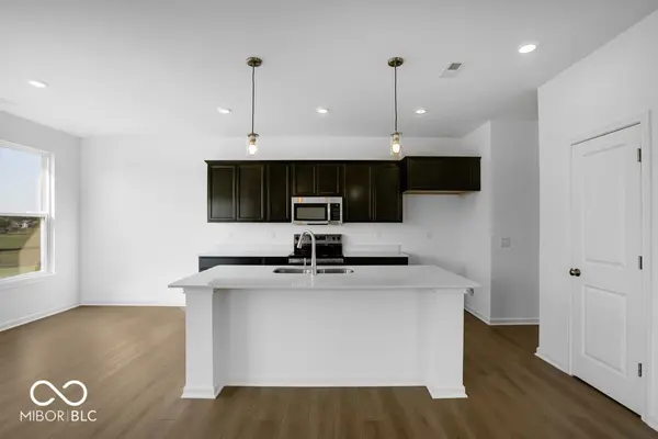 11131 Dressage WAY, Indianapolis, IN 46239
