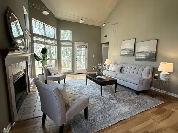 2829 Somerset Bay, Indianapolis, IN 46240