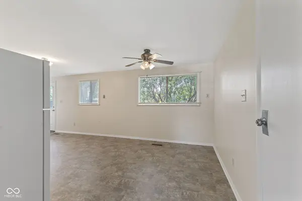630 Lawndale DR, Greenwood, IN 46142