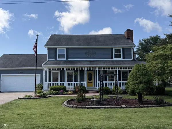 809 W Pearl ST, Trafalgar, IN 46181
