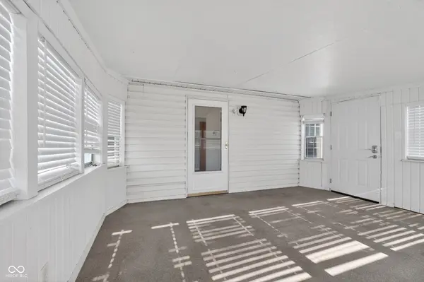 320 Peach Tree LN, Indianapolis, IN 46219