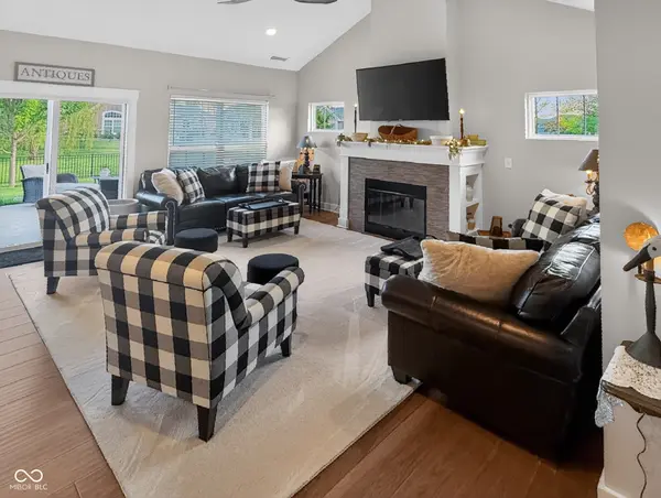 1069 Forest Glen DR, Greenfield, IN 46140