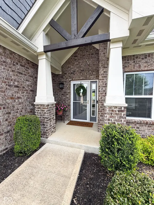 1069 Forest Glen DR, Greenfield, IN 46140