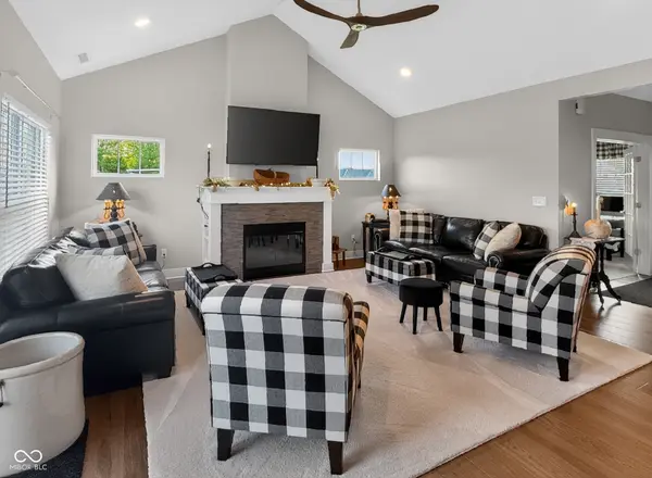 1069 Forest Glen DR, Greenfield, IN 46140