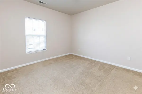 12926 University CRES #2C, Carmel, IN 46032