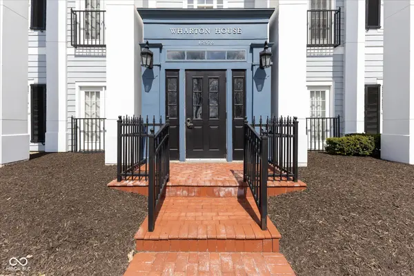 12926 University CRES #2C, Carmel, IN 46032