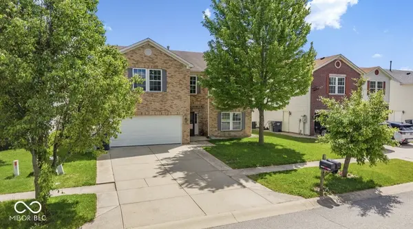 2951 Hearthside DR, Greenwood, IN 46143