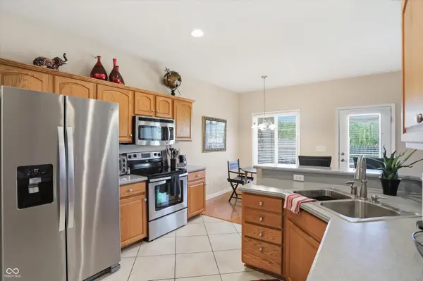 921 Hildebrand DR, Indianapolis, IN 46217