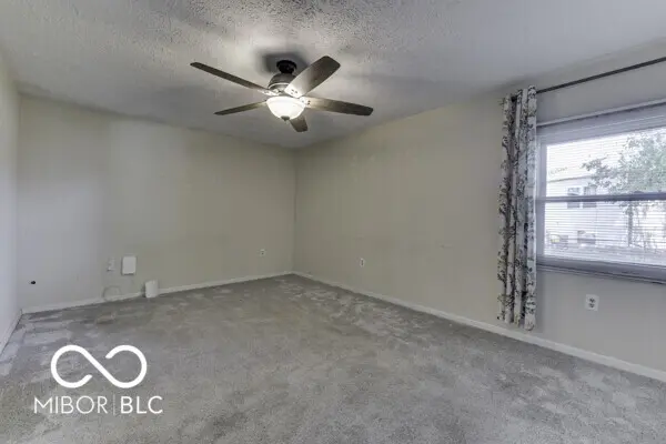 18 Maple DR, Bargersville, IN 46106