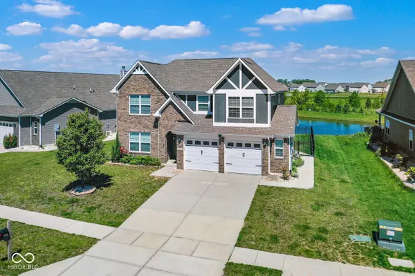 992 Cherry Tree LN, Greenwood, IN 46143