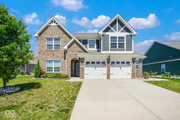 992 Cherry Tree LN, Greenwood, IN 46143