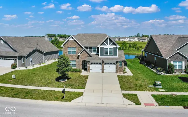 992 Cherry Tree LN, Greenwood, IN 46143