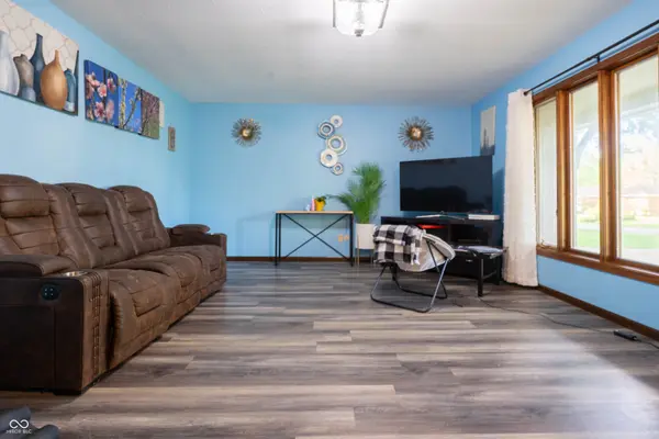 202 Meander WAY, Greenwood, IN 46142