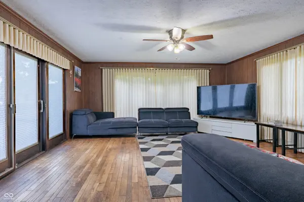 202 Meander WAY, Greenwood, IN 46142
