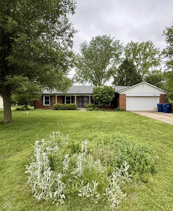 2 Holmes CT, Greenfield, IN 46140
